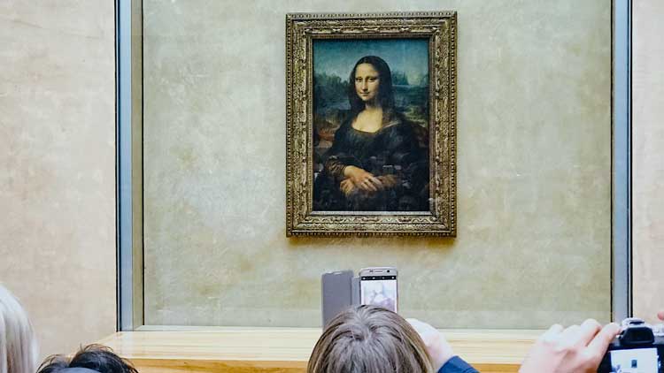 A photo of the Mona Lisa. A good example of the value of an NFT. The image is 'Non-Fungible', so not interchangeable, yet anyone can take photos of it